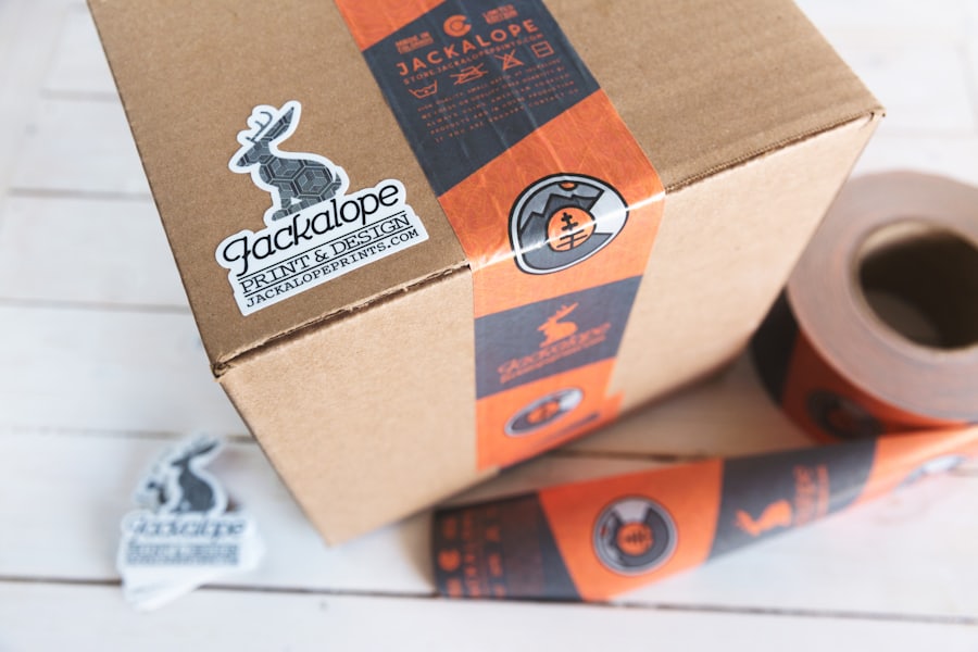 Caja kraft con stickers y cinta impresa